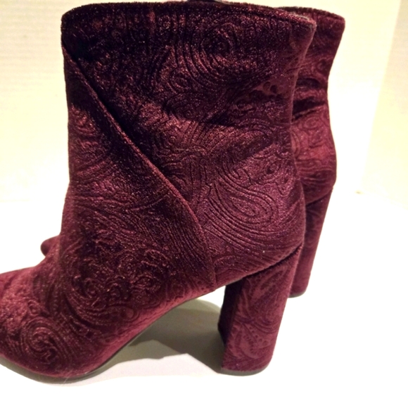 Nine West Brand New Wine Velvet Brocade Chunky Heel Ankle Boots - Picture 3 of 5